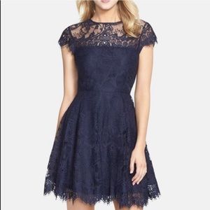 BB Dakota size 6 navy lace dress